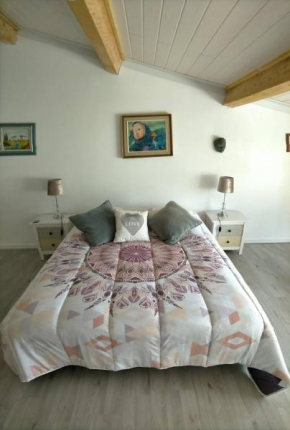 Alaric Lodge: gîte champêtre avec parking privé.